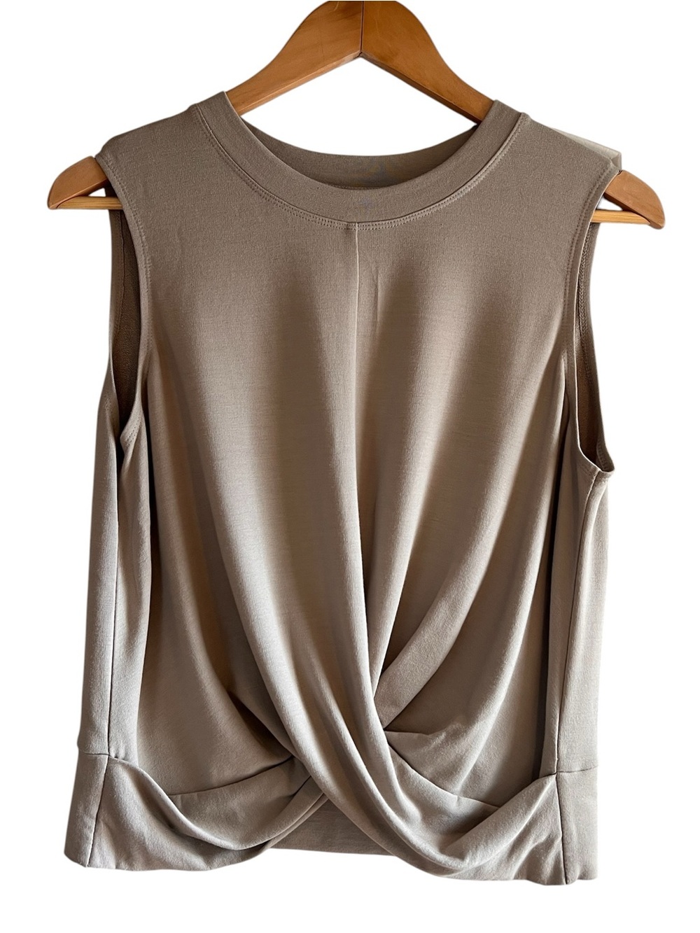 Obakki 🇨🇦 twist front sleeveless crew neck sporty top size S excellent condition